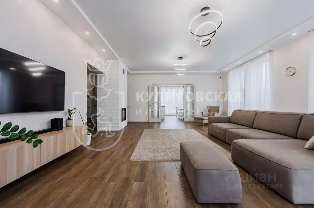 Коттедж в Свердловская область, Екатеринбург ул. Апрельская, 46 (269 ... - Фото 1