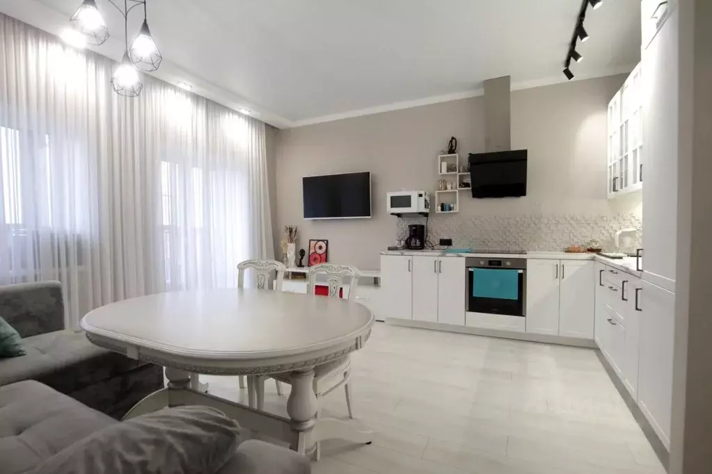 3-к кв. Омская область, Омск ул. Успенского, 31Б (66.2 м) - Фото 1