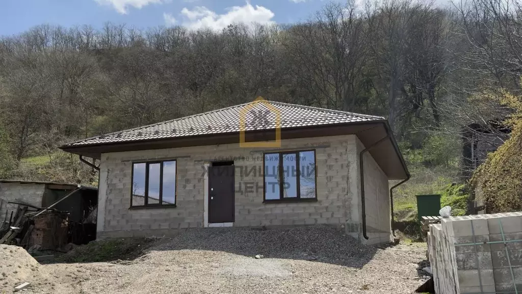 Дом в Ставропольский край, Предгорный муниципальный округ, с. Юца ул. ... - Фото 1