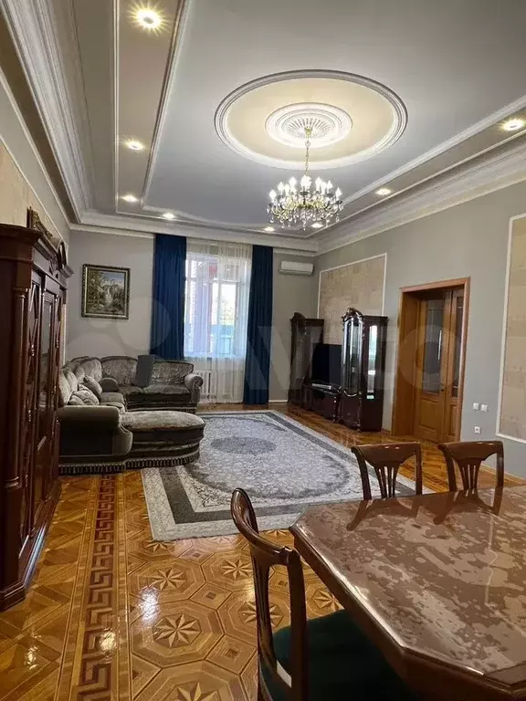 2-к. квартира, 200 м, 1/3 эт. - Фото 1