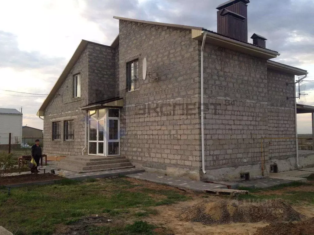Дом в Волгоградская область, Волгоград бул. Сиреневый, 46 (280 м) - Фото 0