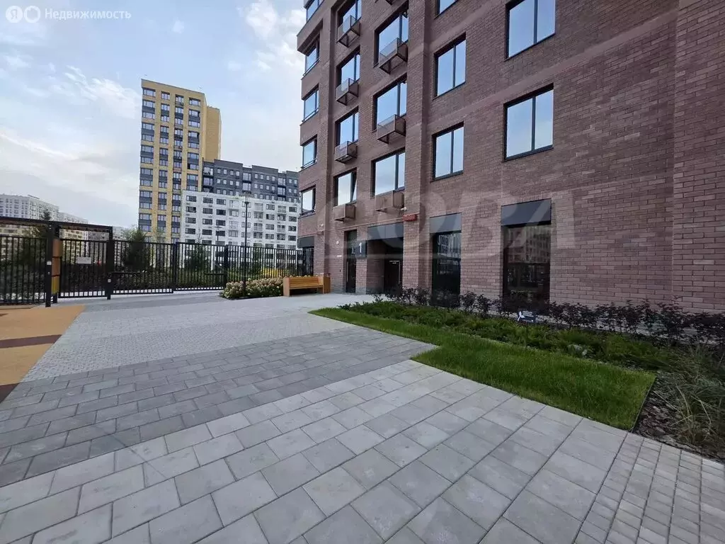 2-комнатная квартира: Тюмень, улица Новосёлов, 104 (58.5 м) - Фото 2