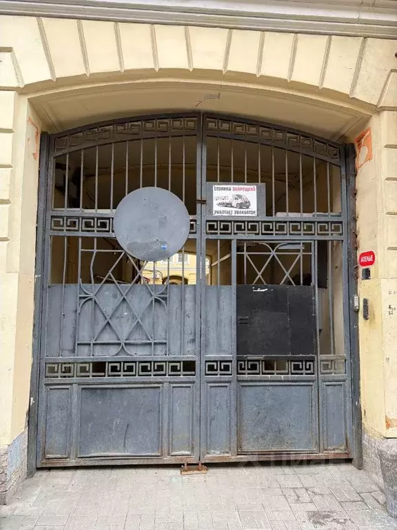 Гараж в Санкт-Петербург наб. Канала Грибоедова, 93 (12 м) - Фото 1