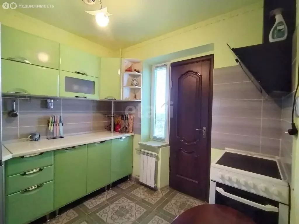 1-комнатная квартира: Алушта, улица 60 лет СССР, 8 (46 м) - Фото 1