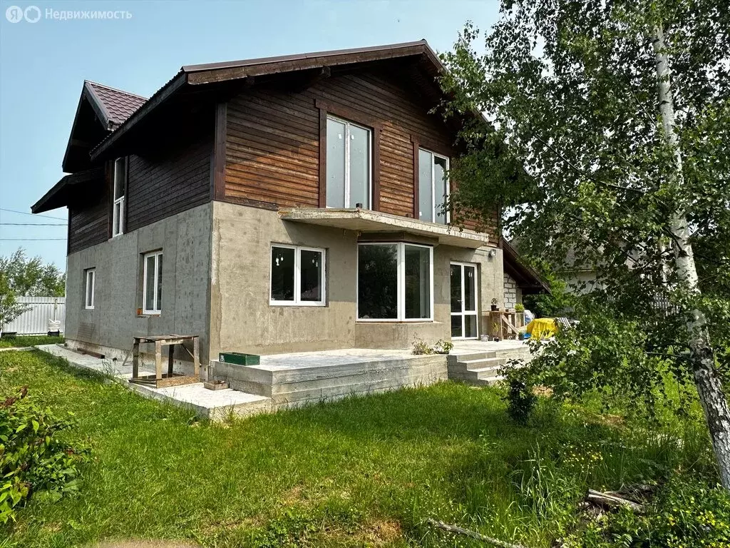Дом в посёлок Любучаны, Полевая улица, 9 (220 м) - Фото 1