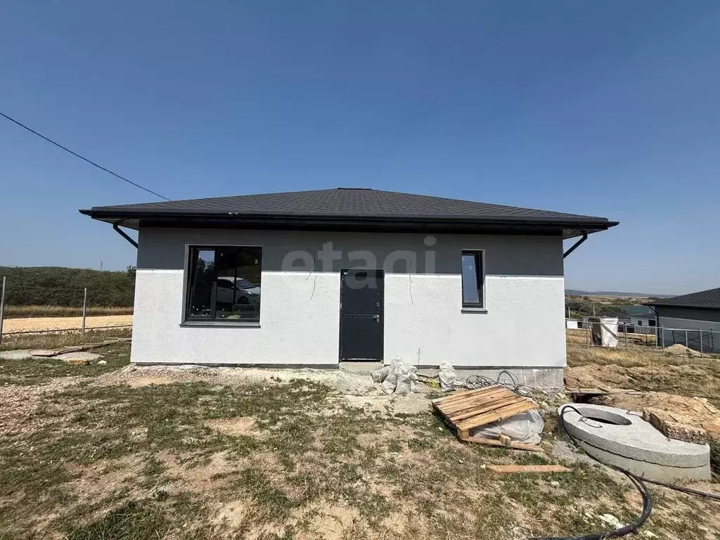 Дом в Крым, Симферопольский район, с. Доброе ул. Салгыр-бою (100 м) - Фото 1