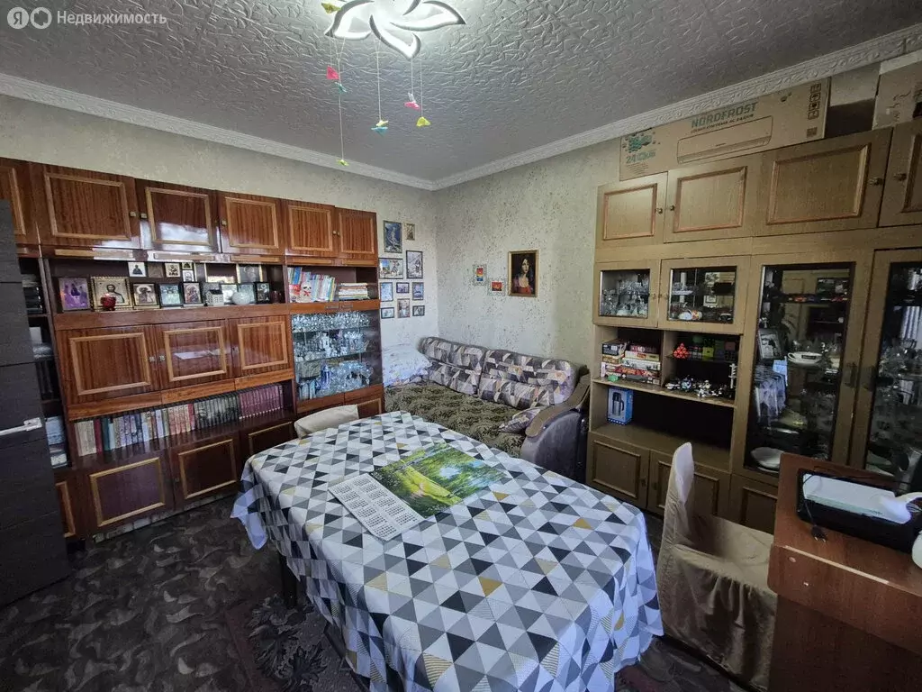 3-комнатная квартира: Астрахань, улица Космонавтов, 4к3 (67.5 м) - Фото 1