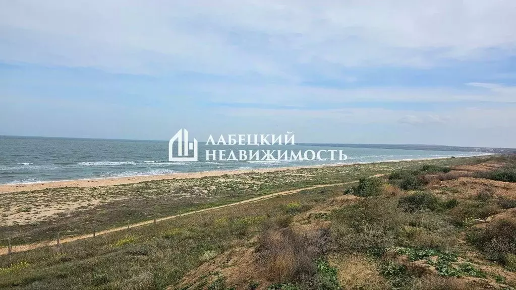 Участок в Крым, Ленинский район, Семисотское с/пос, с. Каменское  ... - Фото 0