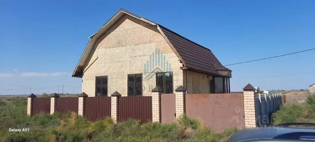 Дом в Астраханская область, Наримановский район, с. Старокучергановка ... - Фото 0