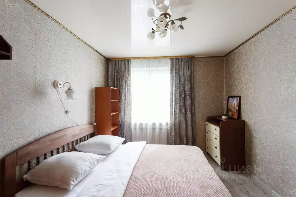 2-к кв. Вологодская область, Череповец просп. Победы, 81 (81.0 м) - Фото 0