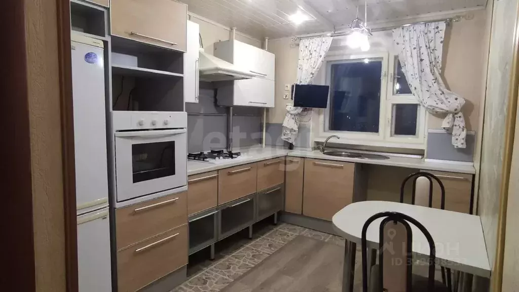 2-к кв. Чувашия, Чебоксары Тополиная ул., 13 (47.2 м) - Фото 1