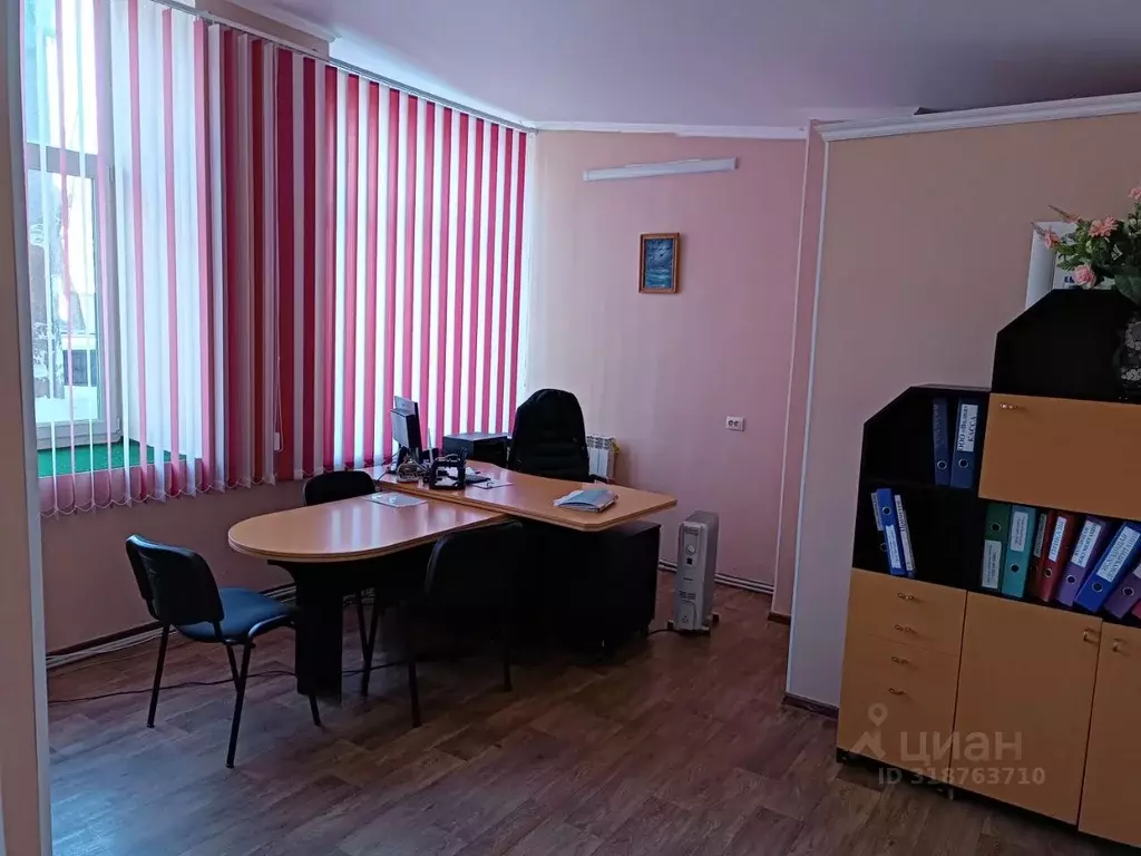 Торговая площадь в Крым, Евпатория ул. Матвеева, 10/17 (434 м) - Фото 1