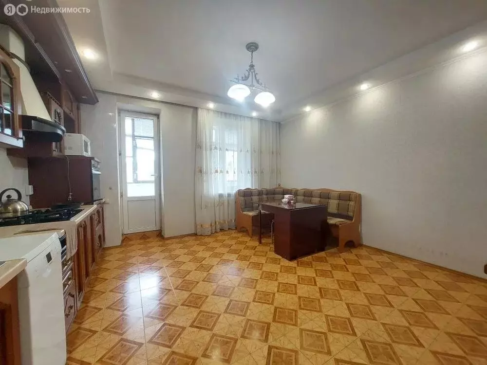 3-комнатная квартира: Ессентуки, Новопятигорская улица, 8 (113.6 м) - Фото 2