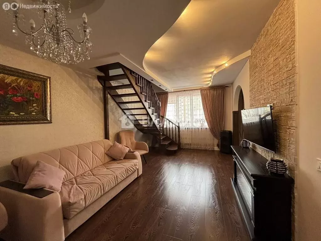 3-комнатная квартира: Калининград, улица Виктора Гакуна, 8 (84 м) - Фото 0