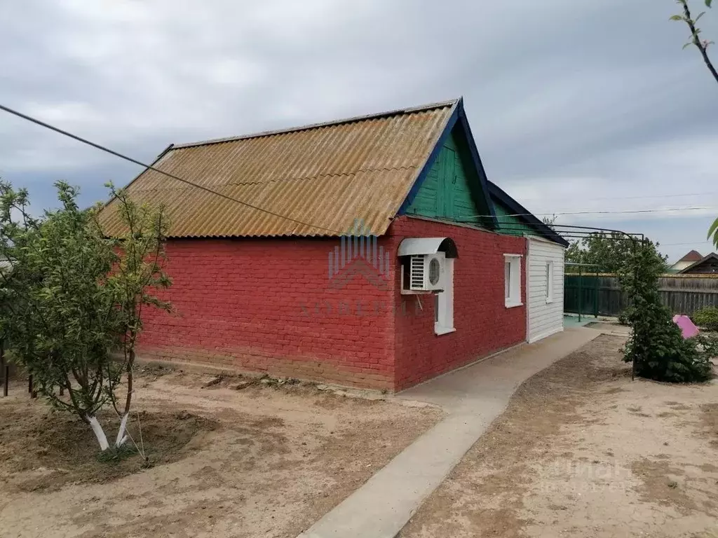 Дом в Астраханская область, Икрянинский район, с. Седлистое Советская ... - Фото 0