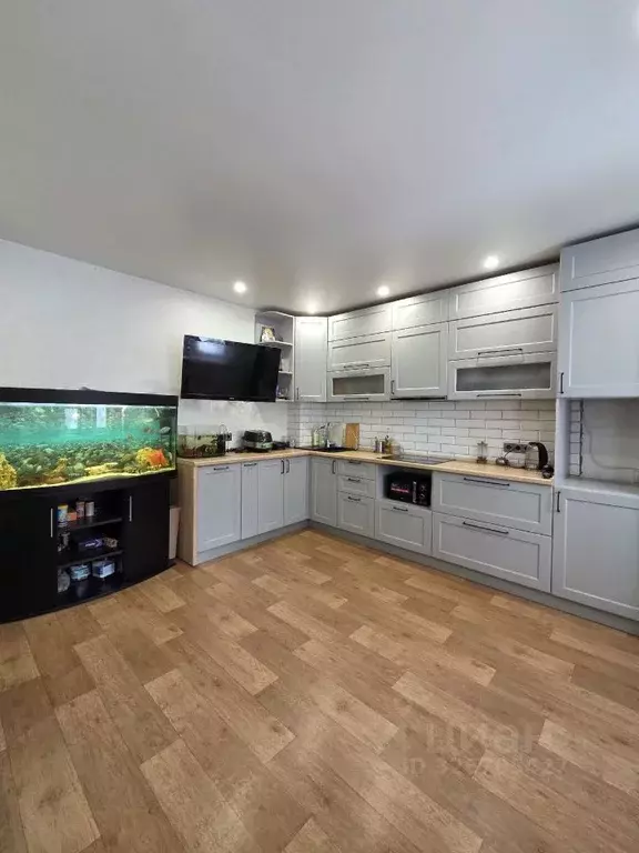 3-к кв. Омская область, Омск ул. Малиновского, 23 (83.8 м) - Фото 2