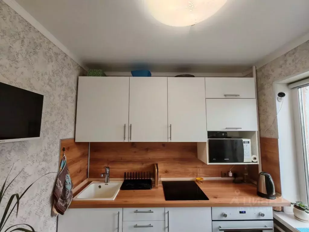 2-к кв. Тюменская область, Тюмень ул. Коммунаров, 37 (45.2 м) - Фото 0