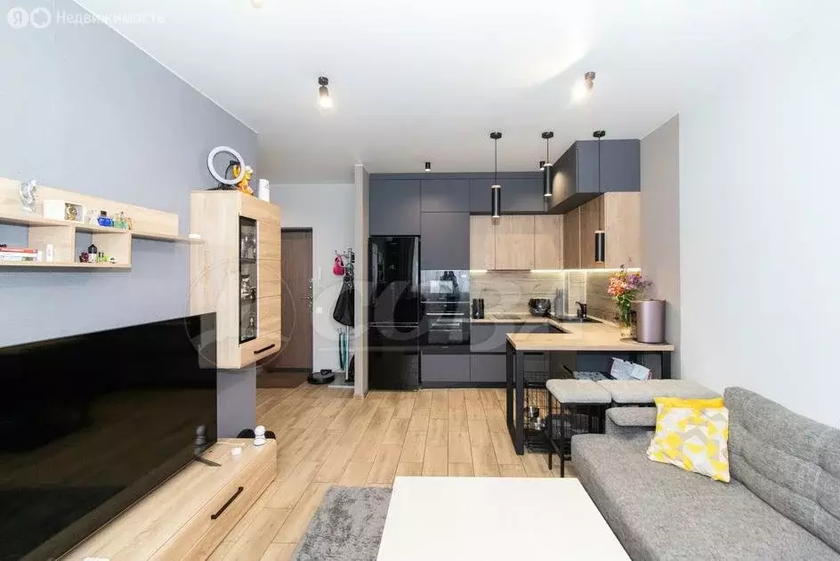 1-комнатная квартира: Тюмень, улица Тимофея Чаркова, 83 (38 м) - Фото 1