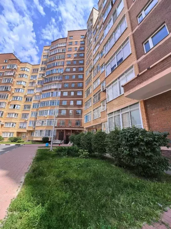 2-к кв. Белгородская область, Старый Оскол Степной мкр, 25 (65.0 м) - Фото 0