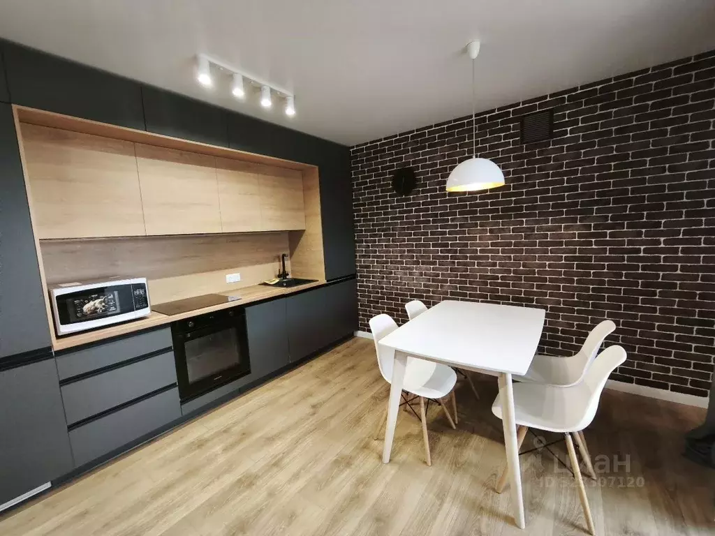 2-к кв. Псковская область, Псков Инженерная ул., 110 (70.0 м) - Фото 2