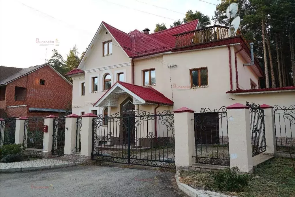 Коттедж в Свердловская область, Березовский ул. Маршала Жукова, 12 ... - Фото 1