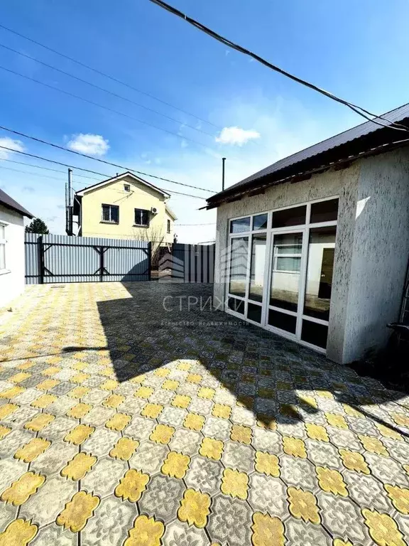 Дом в Самарская область, Кинель Лебедь мкр, ул. Лебединская (180 м) - Фото 0