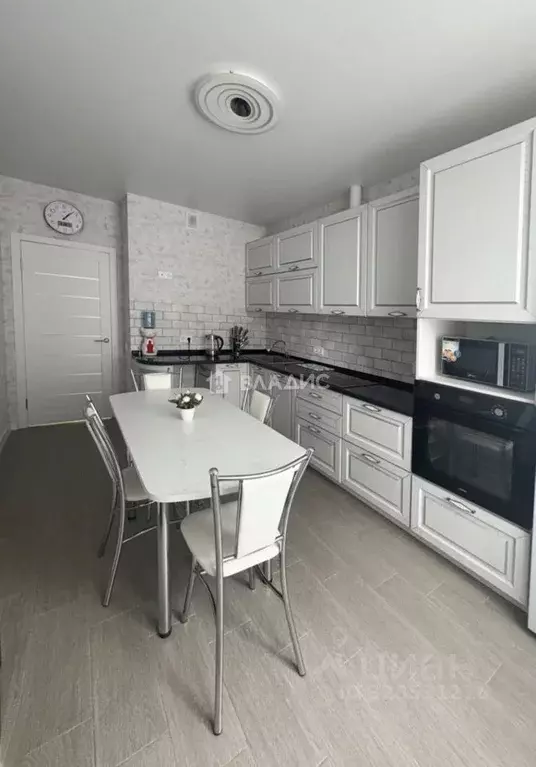 3-к кв. Брянская область, Брянск ул. Горбатова, 18 (71.3 м) - Фото 1