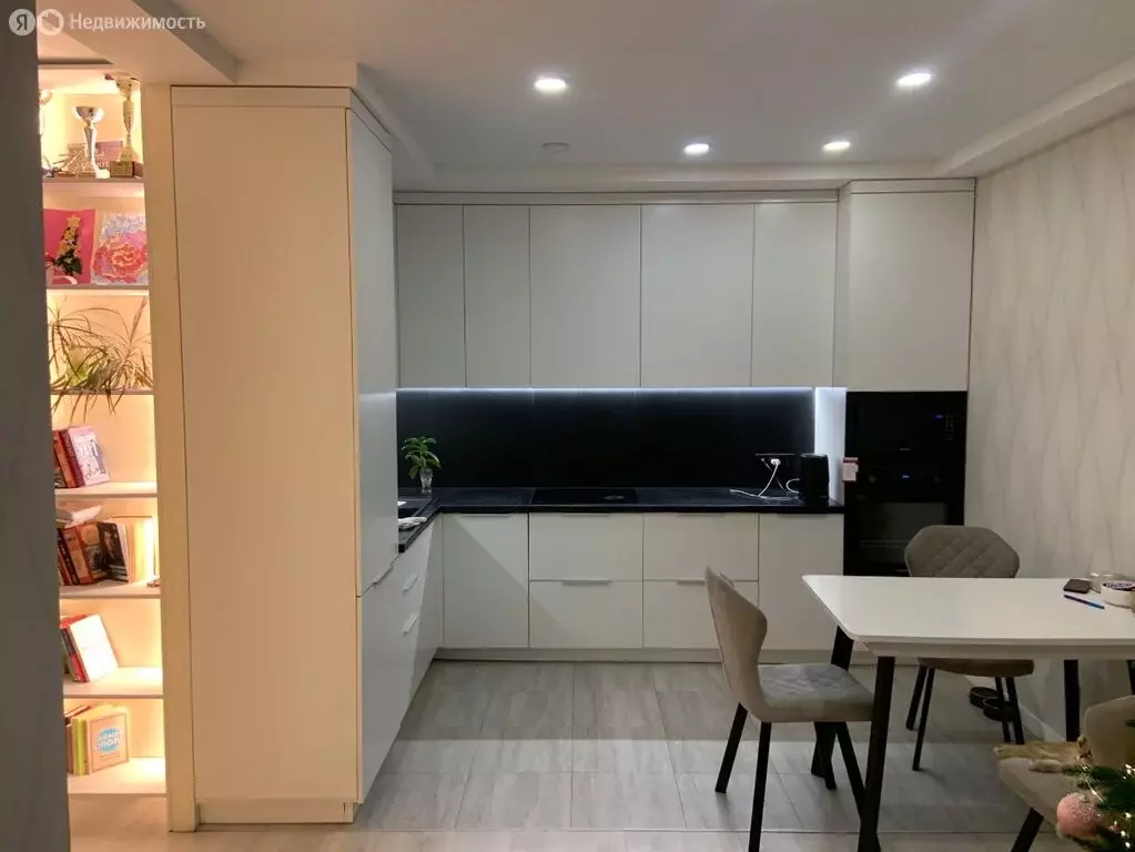 2-комнатная квартира: Волгоград, район Семь Ветров, бульвар 30-летия ... - Фото 2