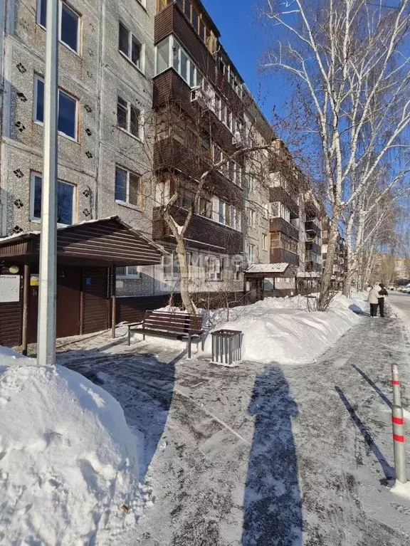 3-к кв. Тюменская область, Тюмень ул. Гастелло, 69 (60.0 м) - Фото 0