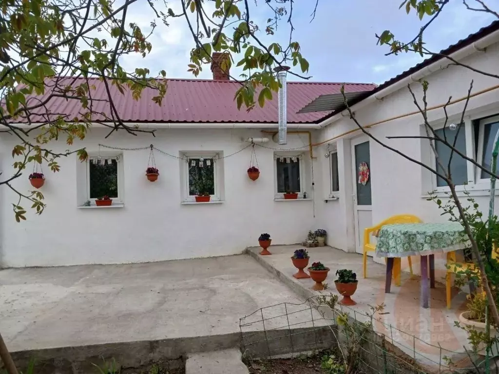 Дом в Крым, Сакский район, с. Суворовское ул. Фестивальная (55 м) - Фото 1