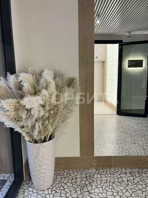 2-к кв. Тюменская область, Тюмень ул. Новоселов, 105 (55.9 м) - Фото 1