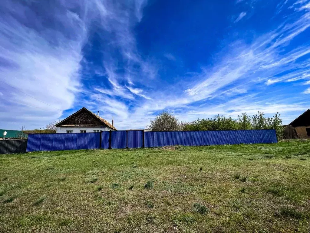 Дом в Оренбургская область, Оренбургский район, Каменноозерный ... - Фото 0