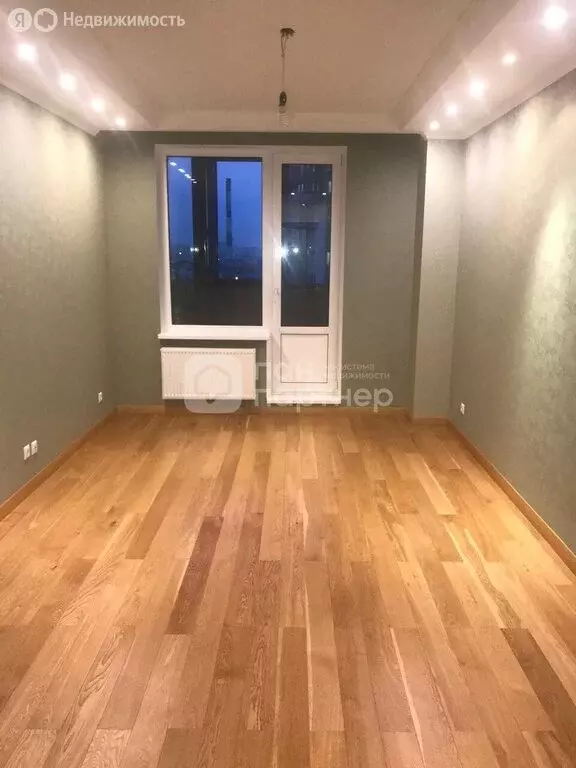 3-комнатная квартира: Санкт-Петербург, Парашютная улица, 54 (95.8 м) - Фото 1