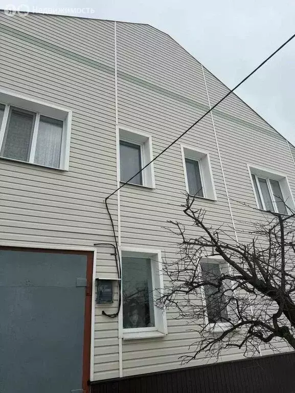 Дом в Старый Оскол, улица Сталеваров (220 м) - Фото 1