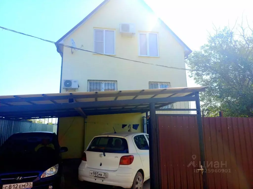 Дом в Астраханская область, Астрахань ул. 2-я Басинская, 24 (120 м) - Фото 2