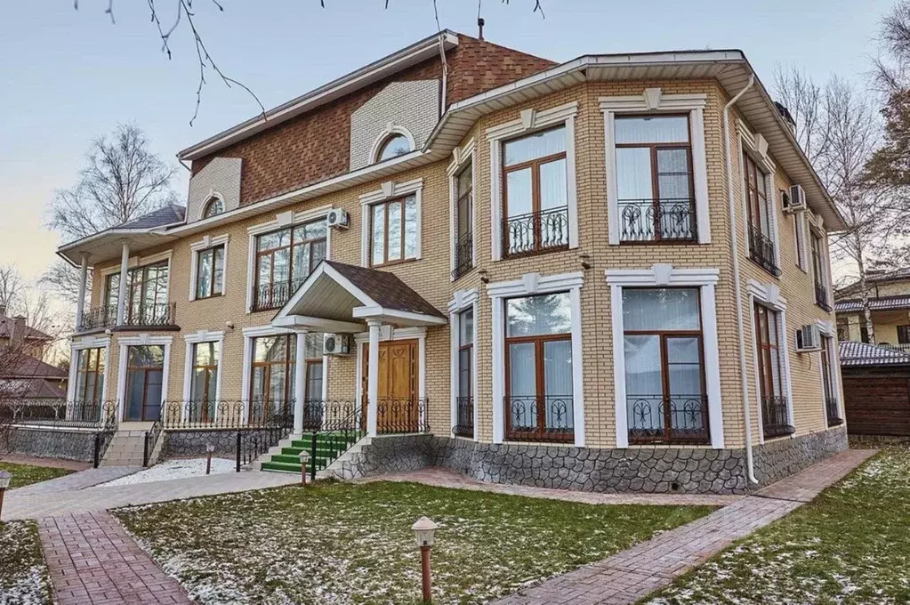 Коттедж в Московская область, Одинцовский городской округ, д. Жуковка  ... - Фото 1