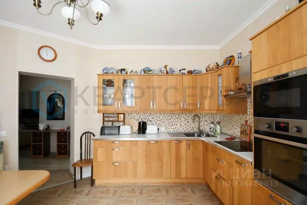 Дом в Омская область, Омский район, с. Калинино Советская ул. (141 м) - Фото 1