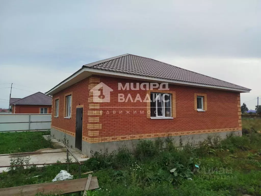 Дом в Омская область, Омский район, с. Пушкино ул. Ленина (100 м) - Фото 1