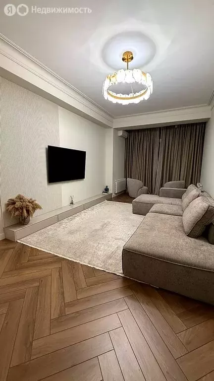 3-комнатная квартира: Махачкала, улица Времена Года, 9к2 (108 м) - Фото 1