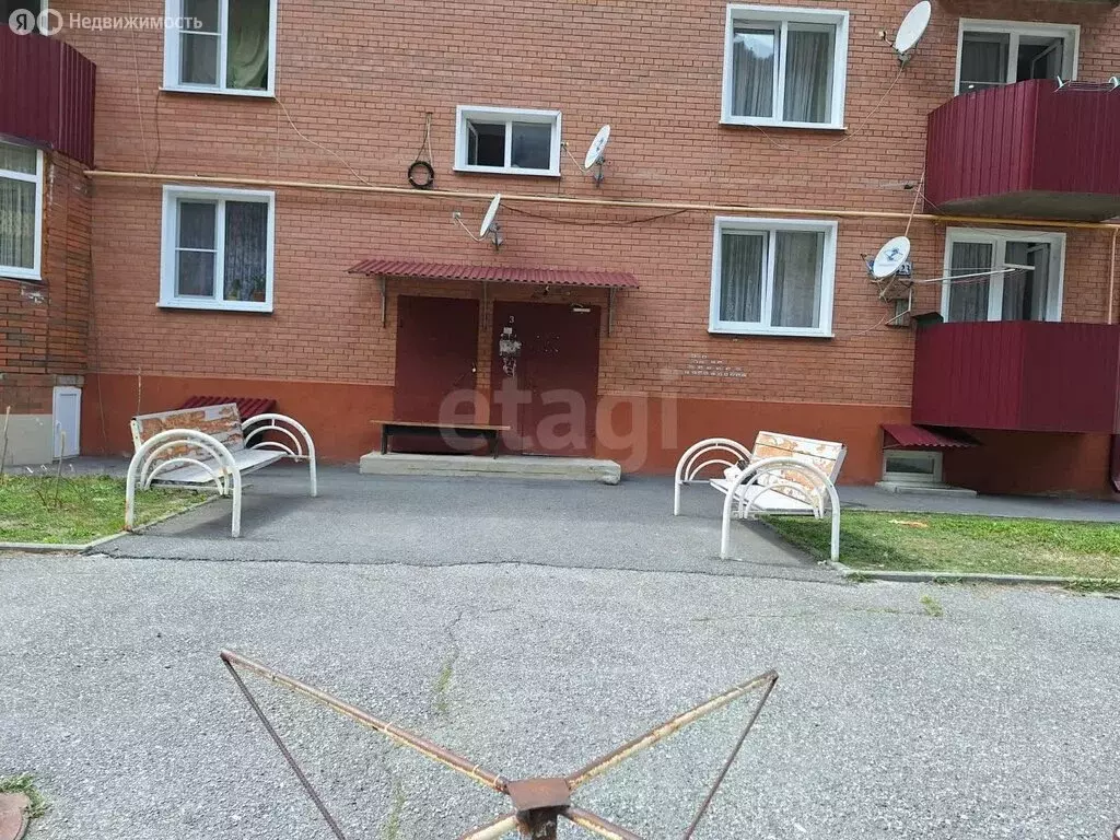 2-комнатная квартира: посёлок Бурон, улица Коста Хетагурова, 23А (54 ... - Фото 1