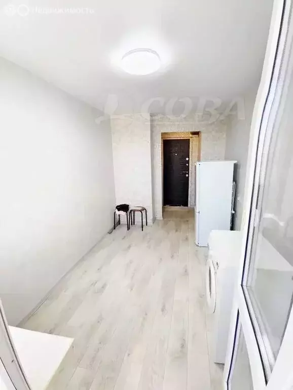 Квартира-студия: Тюмень, улица Мельникайте, 63 (15 м) - Фото 2