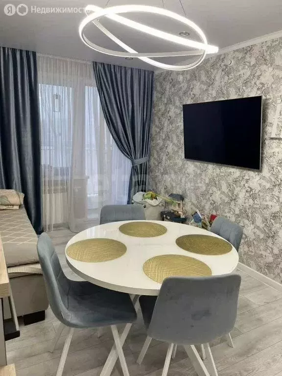 3-комнатная квартира: Набережные Челны, улица Аделя Кутуя, 16 (94 м) - Фото 1