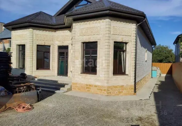 Дом в Ставропольский край, Ставрополь №26 мкр, ул. Глинки, 4 (250 м) - Фото 1