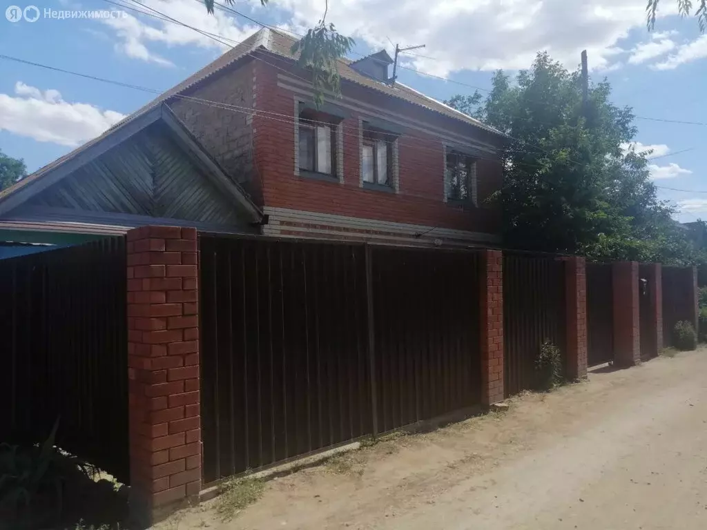 Дом в Астрахань, Ахтубинская улица, 45 (150 м) - Фото 2