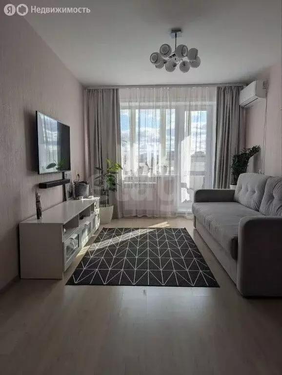 2-комнатная квартира: Тюмень, улица Александра Логунова, 16 (50.5 м) - Фото 1