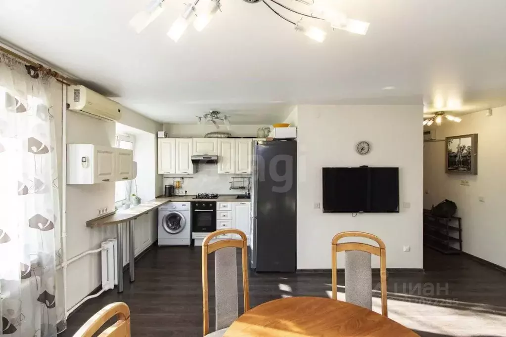 2-к кв. Тюменская область, Тюмень ул. Мельникайте, 99 (56.0 м) - Фото 1