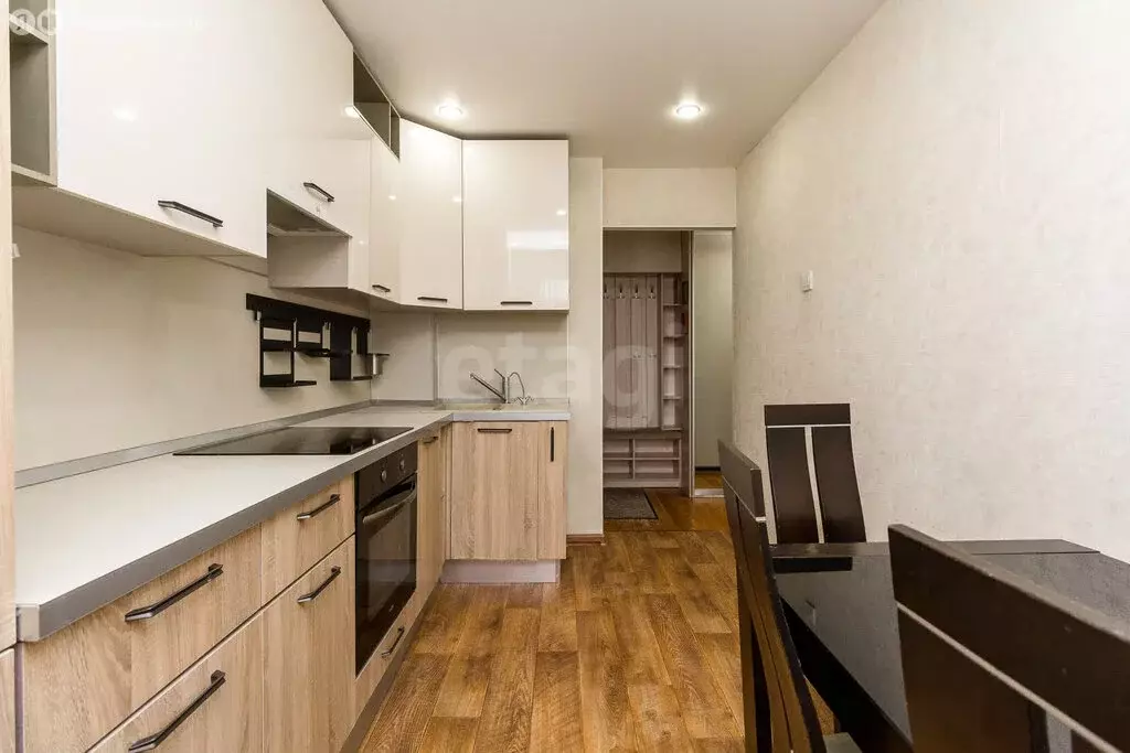 3-комнатная квартира: Тюмень, улица Болотникова, 11 (67.5 м) - Фото 1