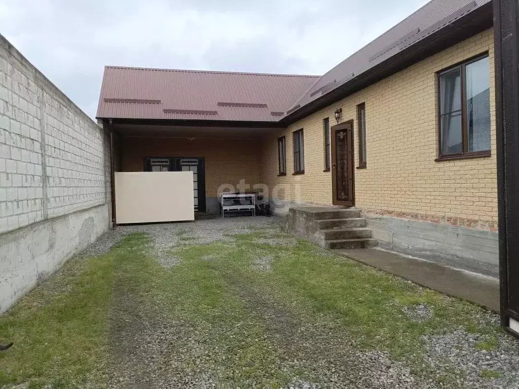 Дом в Ингушетия, Назрановский район, с. Экажево ул. Муталиева (90 м) - Фото 0