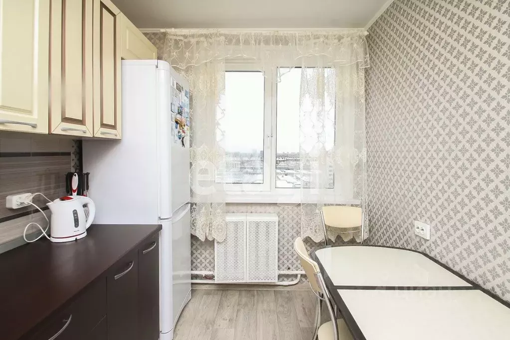3-к кв. Тюменская область, Тюмень ул. 30 лет Победы, 96 (64.2 м) - Фото 1