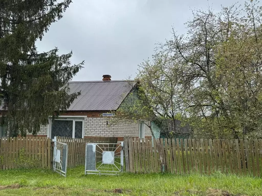 Дом в Смоленская область, Угранский муниципальный округ, д. Русаново  ... - Фото 1